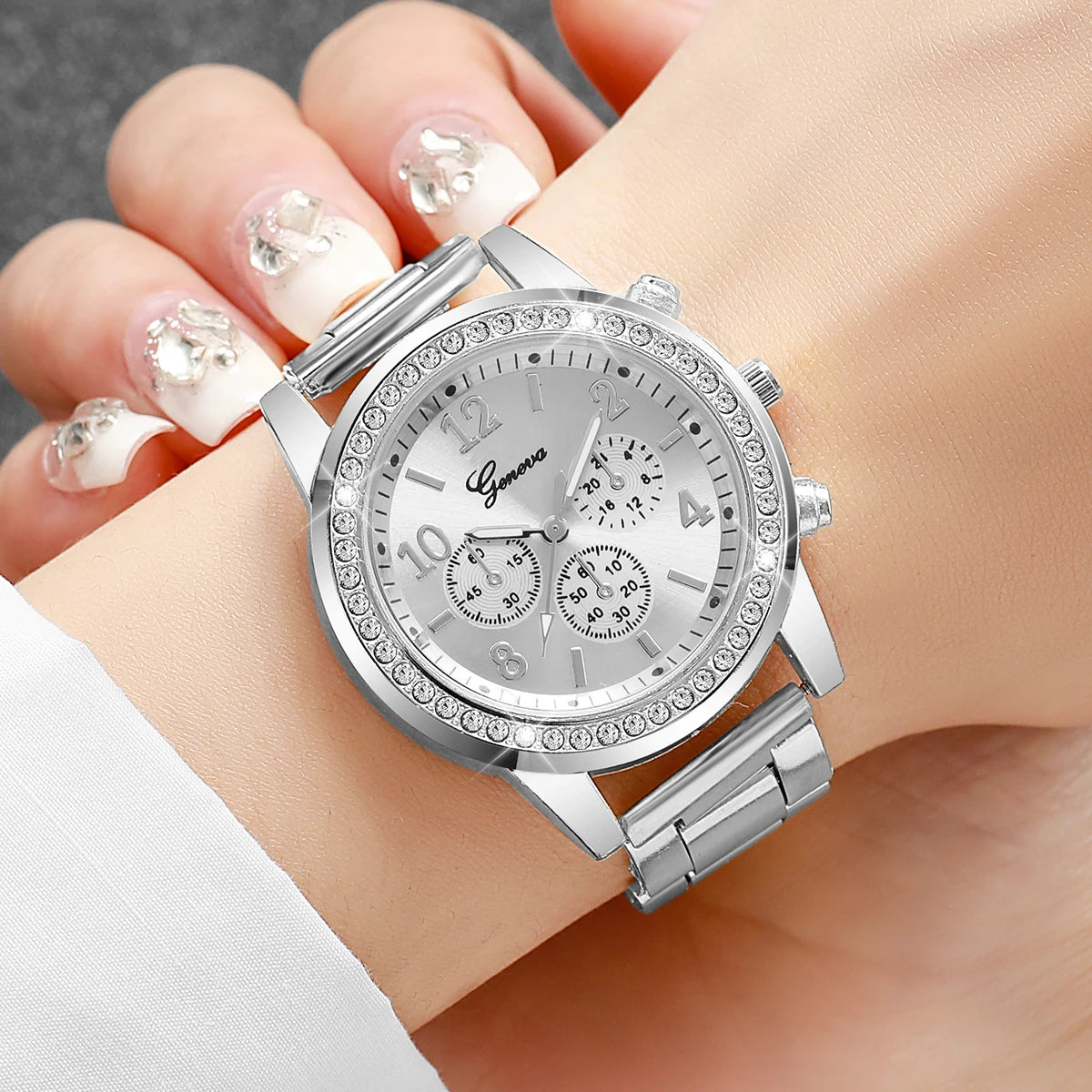 Fashion Rhinestone Women Watches Ladies Alloy Band Arabic Dial Analog Quartz Wrist Watches（Without Box）